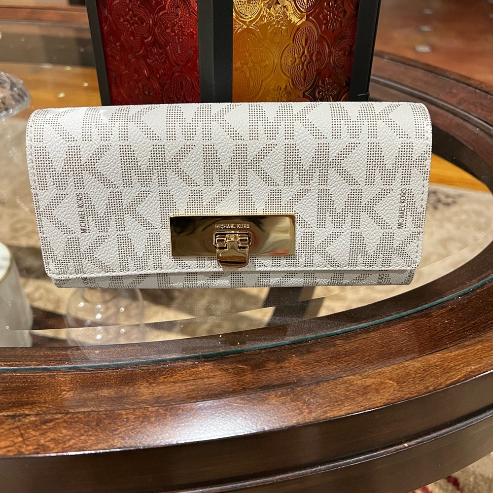Michael Kors Vanilla & Acorn Signature Callie Carry All Wallet